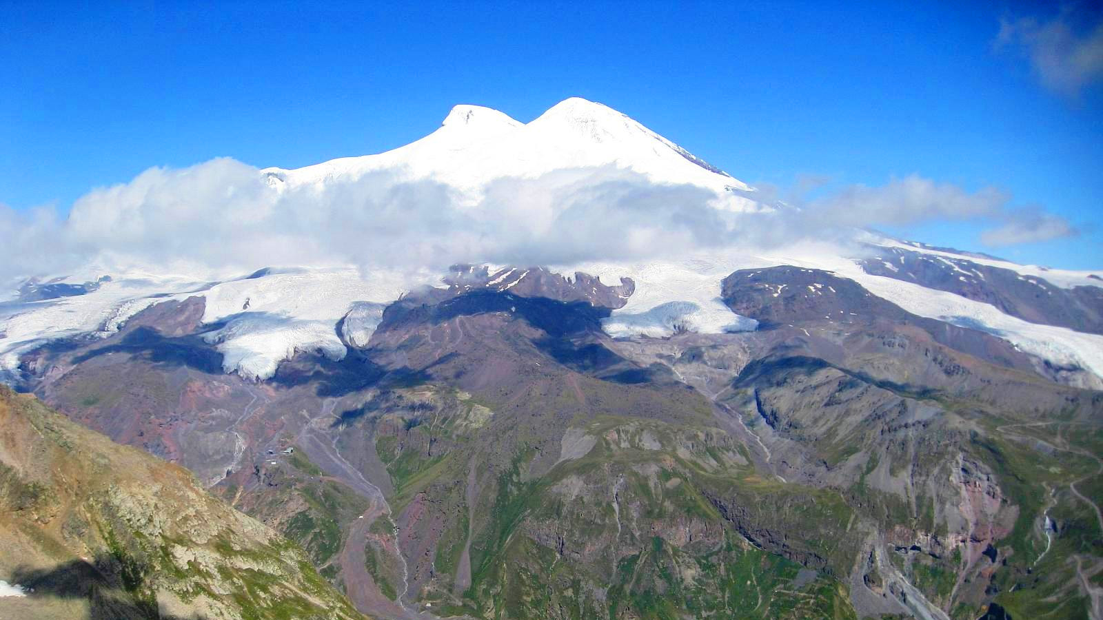 قله 7010 متری خانتانگری زیر گام های کوهنوردان ایرانی