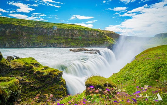 آبشاری در آیسلند
