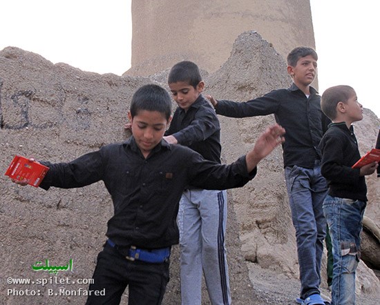 دستان پر مهر برای کودکان طبس 3