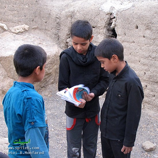 دستان پر مهر برای کودکان طبس 2