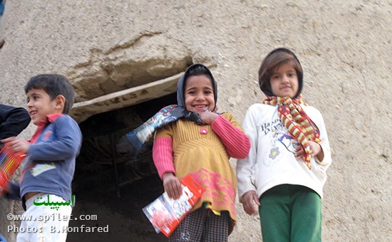 دستان پر مهر برای کودکان طبس