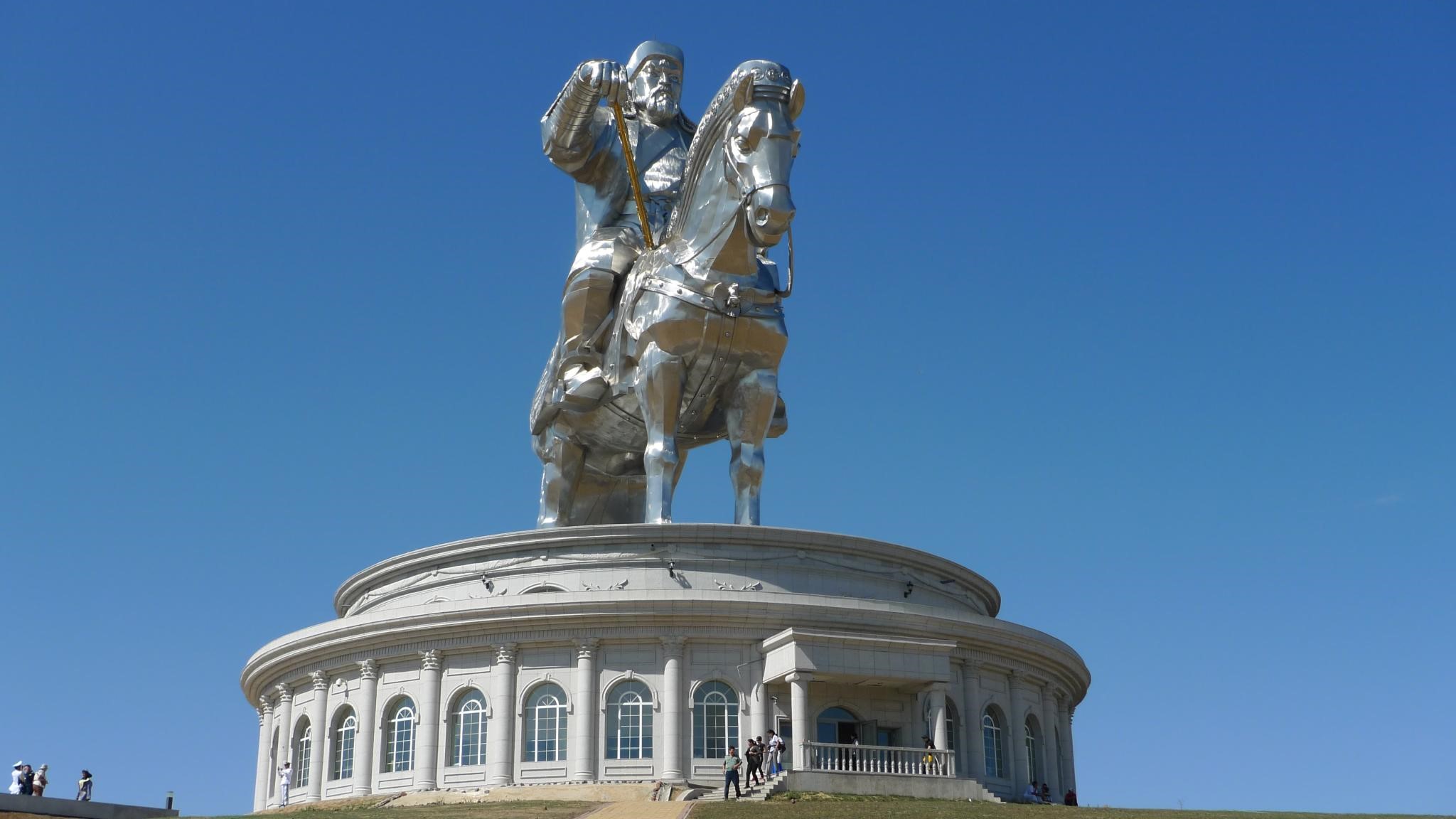 مجسمه عظیم چنگیزخان