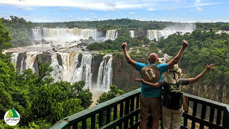 ایگواسو وسیع ترین آبشار جهان در مرز برزیل و آرژانتین و یکی از عجایب هفتگانه طبیعت جهان