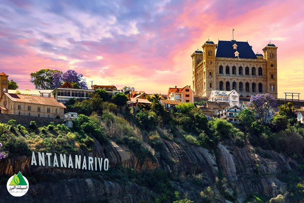 یکی از جذاب‌ترین جاذبه‌های تاریخی شهر آنتاناناریوو کاخ ملکه است