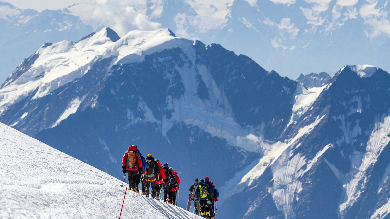 تیم اسپیلت البرز موفق به صعود قله البروس شد